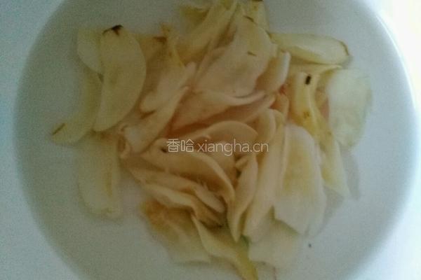 西芹百合炒腰果的做法图解2