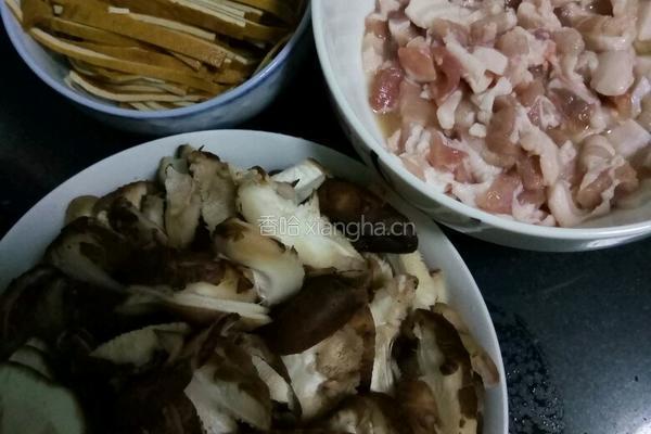 肉片炒香菇的做法图解1