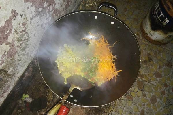 辣椒胡萝卜丝玉米粒的做法图解6