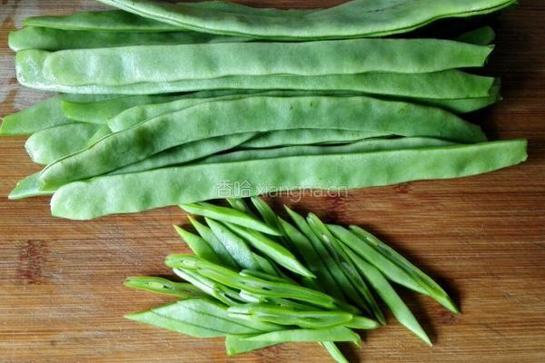 芸豆炒火腿肠的做法图解1