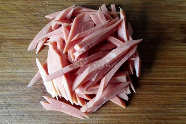 芸豆炒火腿肠的做法图解2