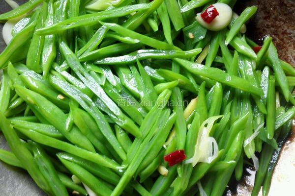芸豆炒火腿肠的做法图解6