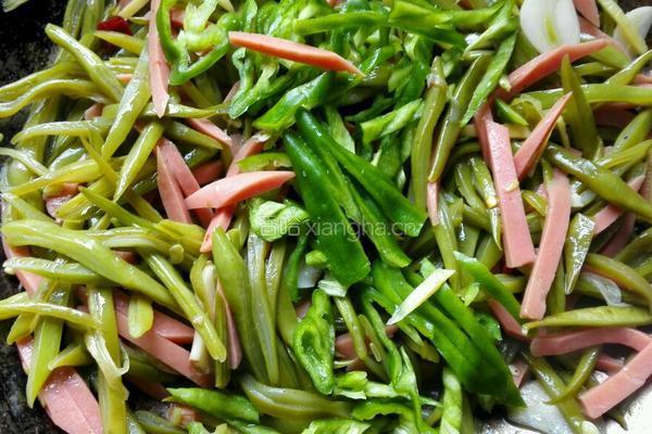 芸豆炒火腿肠的做法图解8