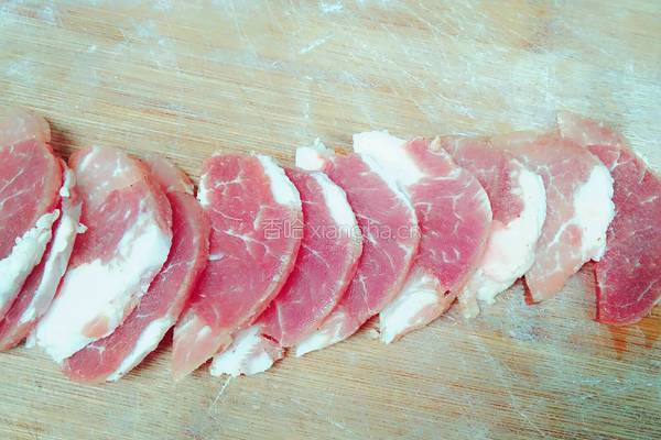 肉片炒青菜的做法图解1