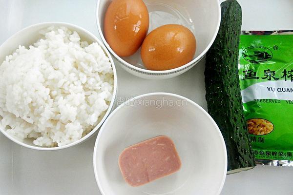 榨菜炒饭的做法图解1