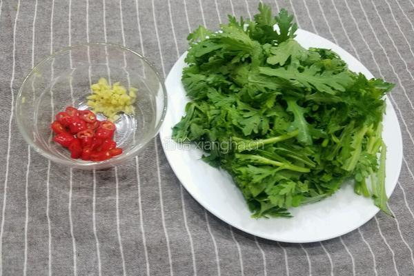 茼蒿菜炒鸡蛋的做法图解3