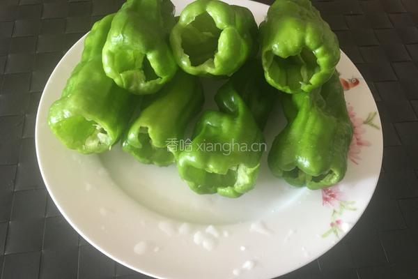 青椒塞肉的做法图解1