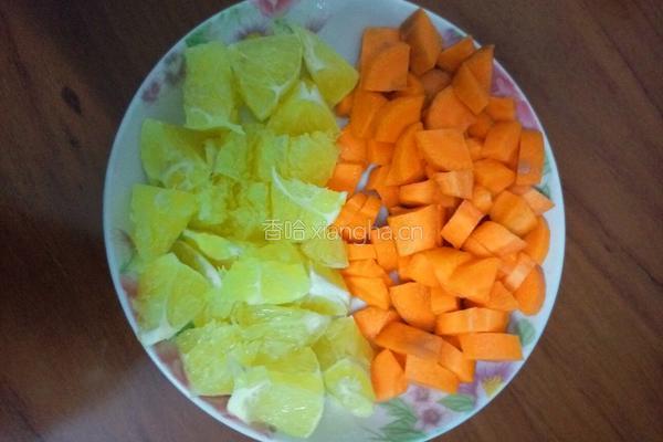 香橙胡萝卜果汁的做法图解2