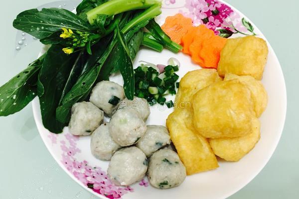 鲮鱼丸子清汤面的做法图解1
