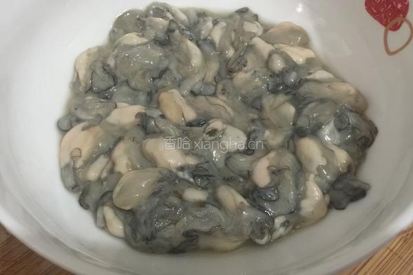 金针菇海蛎汤的做法图解1