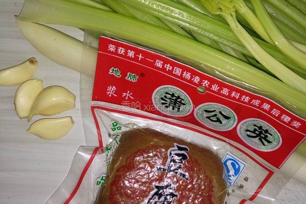 芹菜炒豆干的做法图解1