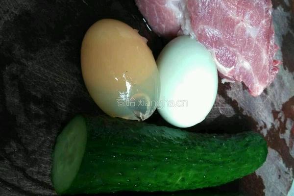 黄瓜皮蛋汤的做法图解1