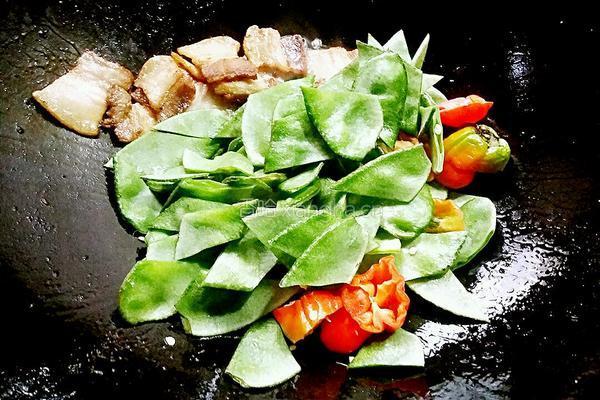 五花肉烧扁豆的做法图解8