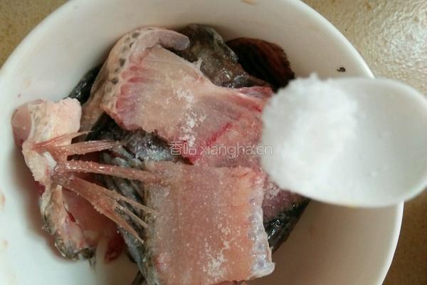 酸酸辣辣的酸菜鱼的做法图解7