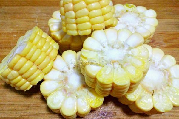 玉米胡萝卜排骨汤的做法图解4