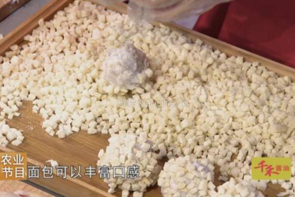 CCTV7食尚大转盘《灌汤龙虾球》的做法图解6