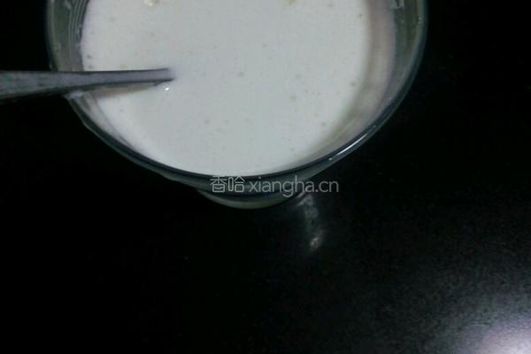 香蕉奶昔的做法图解3
