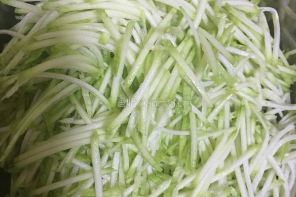 西葫芦煎熬的做法图解1