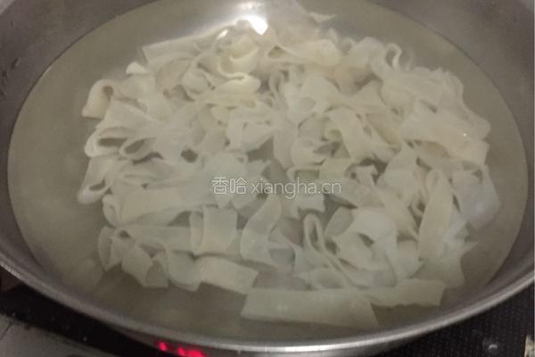 芝麻酱拌干凉皮的做法图解2