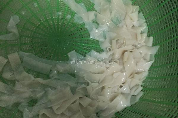 芝麻酱拌干凉皮的做法图解4