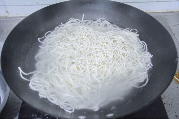 青菜肉丝炒面的做法图解2