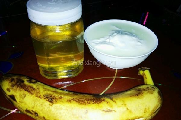 香蕉奶昔的做法图解1