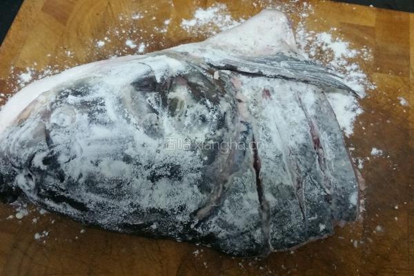 鲢鱼鱼头豆腐煲的做法图解3