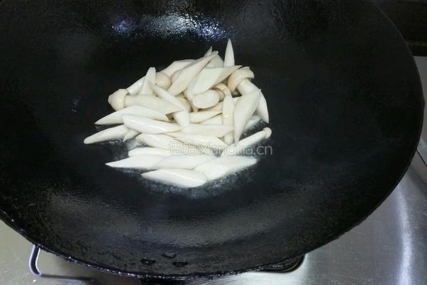 海鲜菇炒西红柿的做法图解5