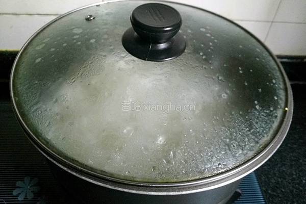银耳梨子红枣汤的做法图解5