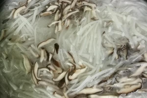 香菇萝卜丝的做法图解5