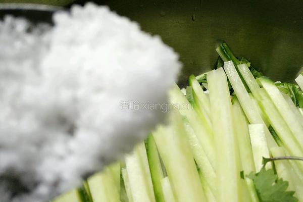 香菜萝卜丝的做法图解5