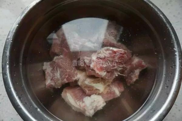 土豆烧排骨的做法图解2