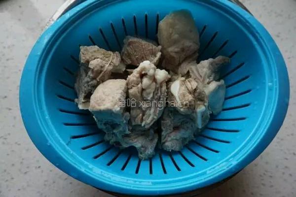 土豆烧排骨的做法图解3