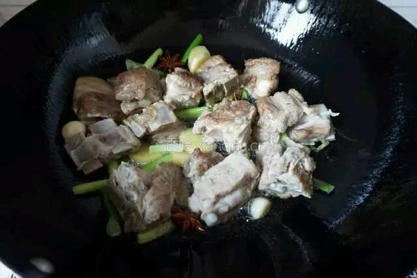 土豆烧排骨的做法图解6