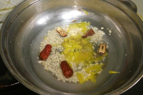红枣麦片菊花粥的做法图解3