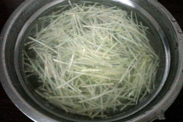 凉拌萝卜丝的做法图解2