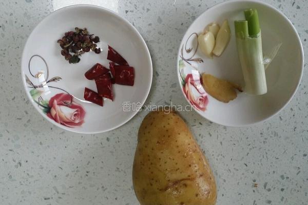 凉拌土豆片的做法图解1