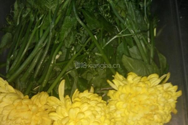 丝瓜藤炝菊花的做法图解1