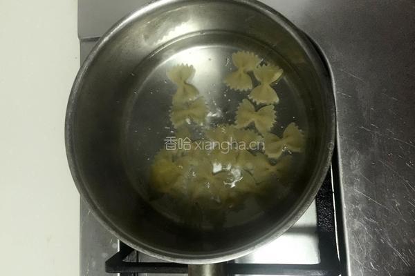蝴蝶意面的做法图解3