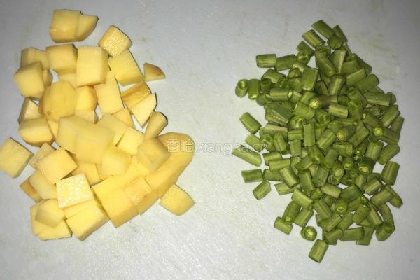 香肠土豆焖饭的做法图解2