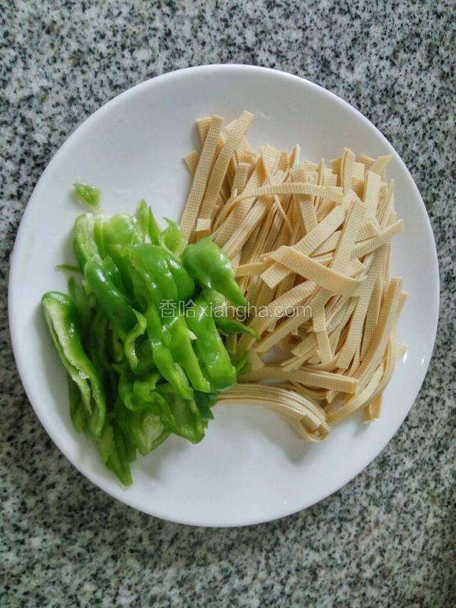 千张和青椒切丝