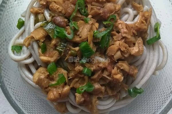 小黄蘑菇酱拌粗粮面