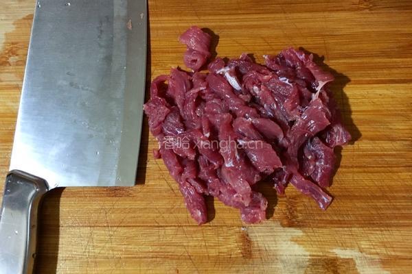 牛肉炒茭白的做法图解1