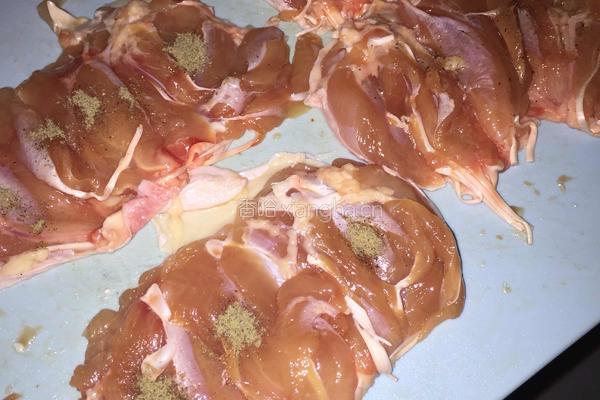 鸡腿蔬菜卷的做法图解5