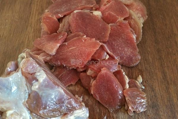 孜然羊肉的做法图解1