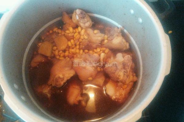 红烧猪蹄煨黄豆的做法图解5