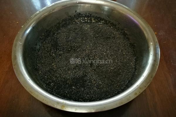 黑芝麻馅料的做法图解1