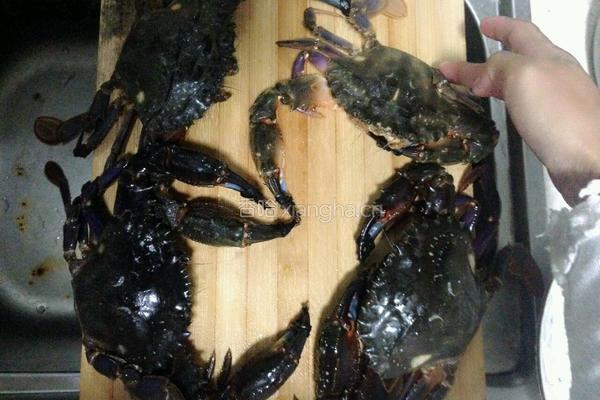 酱汁撒螃蟹的做法图解1