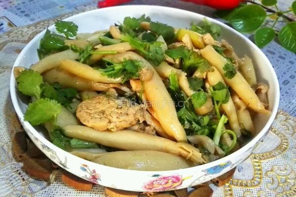 鸡肉炖白玉菇的做法图解7