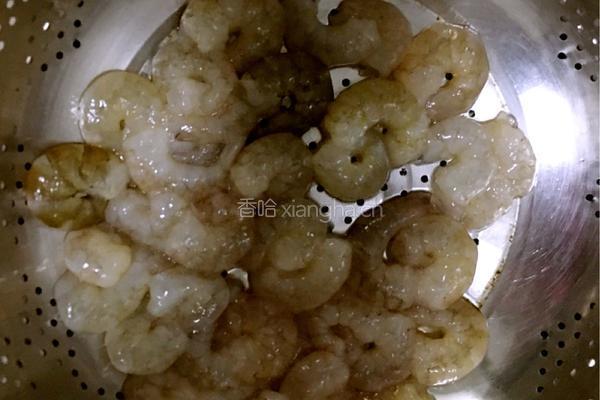 韭菜鸡蛋虾仁水饺的做法图解3
